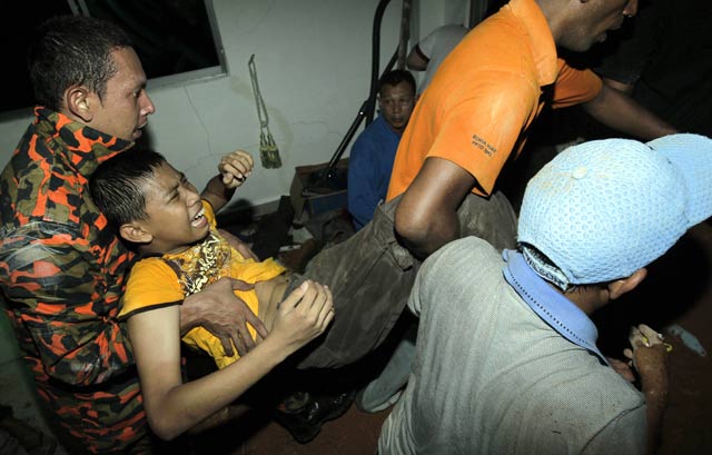 Korban Longsor di Malaysia Dievakuasi