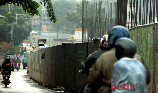 Pohon Ditebang, Beton Didirikan