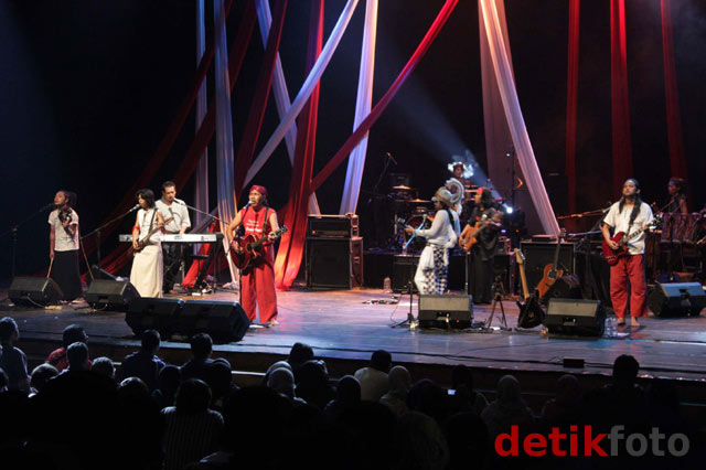 Konser 'Langit Merah Putih' Sawung Jabo