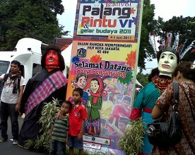 Kerak Telor Hingga Barang Antik di Festival Palang Pintu Kemang