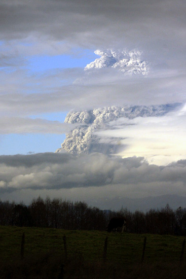 Gunung Puyehue Chile Meletus