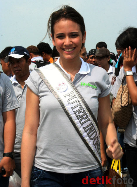 Nadine Alexandra Dewi Ames Tanam Pohon