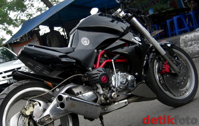 Honda Tiger Berbaju Ducati Diavel