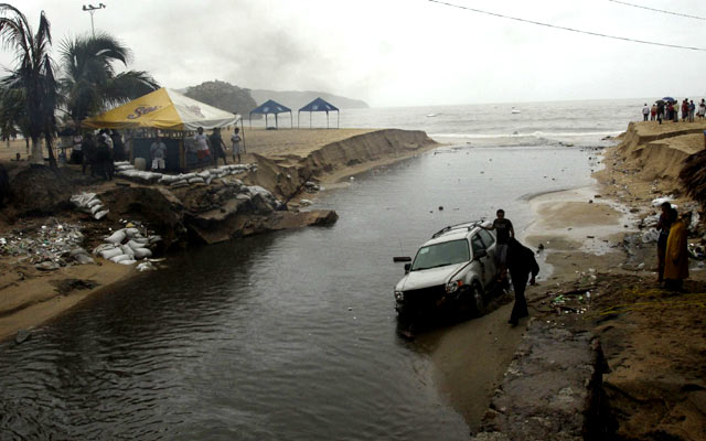 Badai Tropis Beatriz Hantam Meksiko