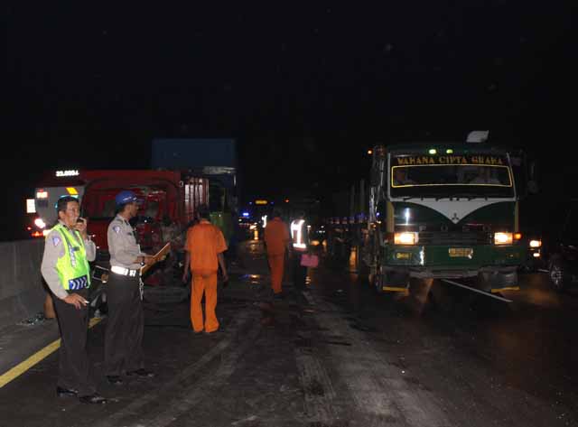 8 Kendaraan Totolan di Tol Satelit
