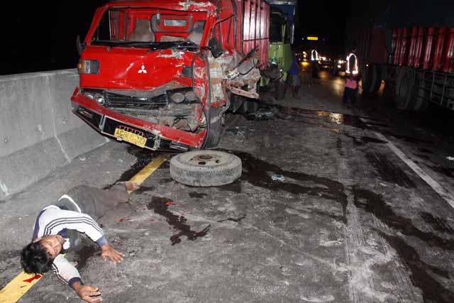 8 Kendaraan Totolan di Tol Satelit