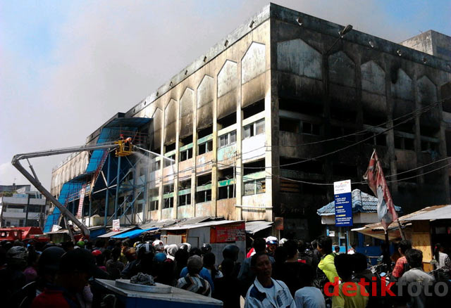Pasar Terbesar di Makassar Terbakar