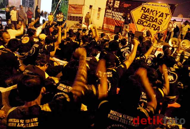 Kelompok Anti Pemerintah Keluarkan 'Dekrit Rakyat'