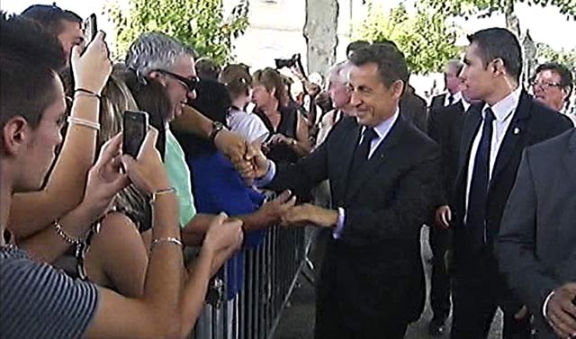 Ditarik Warganya, Presiden Sarkozy Nyaris Jatuh