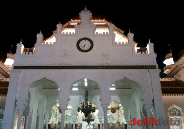 Mengintip Keindahan Masjid Raya Baiturrahman