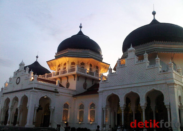 Mengintip Keindahan Masjid Raya Baiturrahman