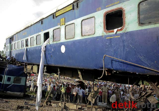 Kereta Tergelincir di India, 35 Orang Tewas