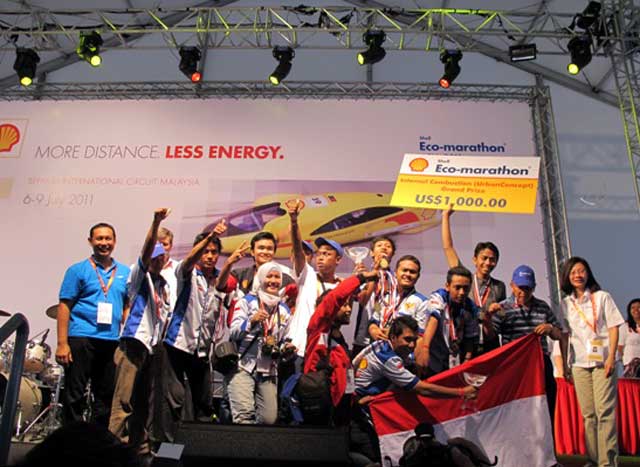 Mahasiswa Indonesia Berjaya di Lomba Irit BBM