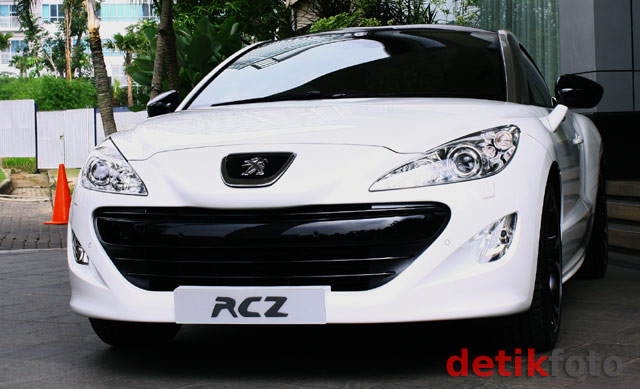 Peugeot Luncurkan Mobil Coupe RCZ