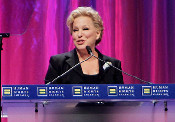 http://images.detik.com/content/2011/07/19/1093/Bette-Midler.jpg