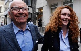 Pria Tak Dikenal Serang Murdoch dengan Krim Cukur