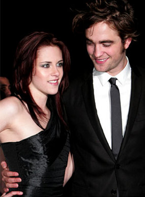 Celeb Gossip » Robert Pattinson & Kristen Stewart Promosikan Film Terakhir 'Twilight'