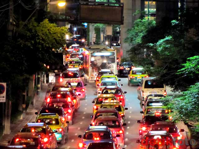 Jalan-jalan Malam di Shukumvit Bangkok