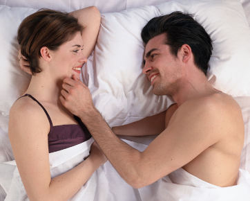 [Image: 192145_couplesexinbed362.jpg]