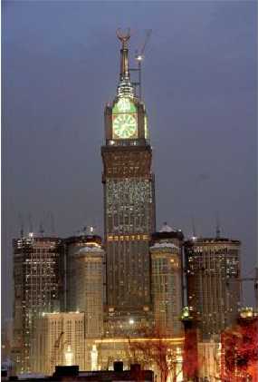 Wow! Menara Jam Makkah Bersinar, Tandai Awal Ramadan