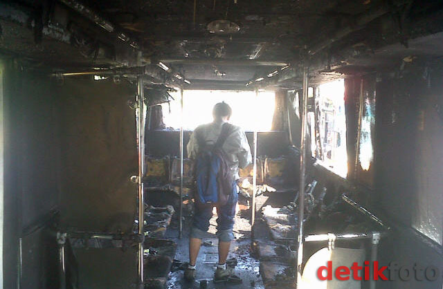 Bus TransJ Terbakar di Daan Mogot