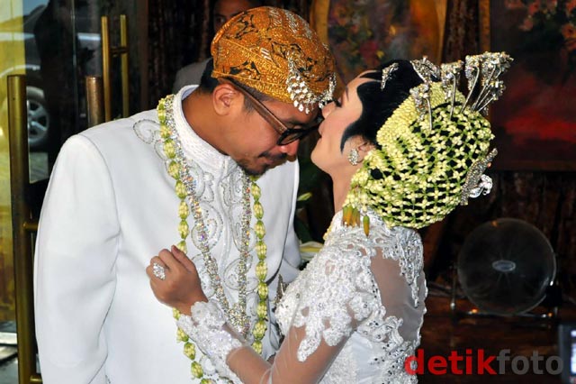 Enno Lerian Menikah Lagi