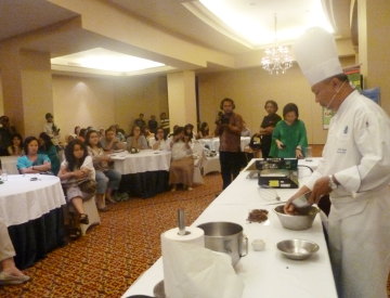 Macaron 'Berkaki' dan Berebut Hadiah HP!