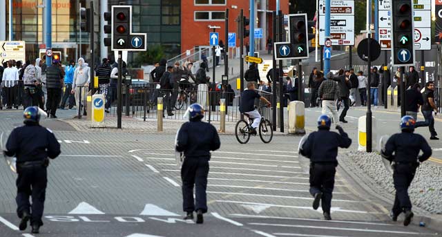 Polisi London Tangkap Perusuh