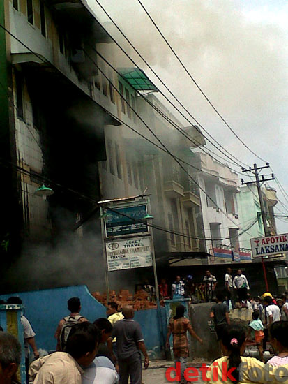 Toko Material Bangunan Terbakar