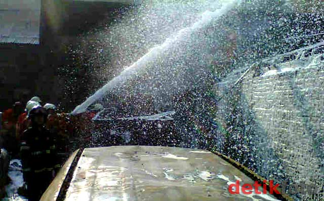 Bengkel Cat Mobil Terbakar