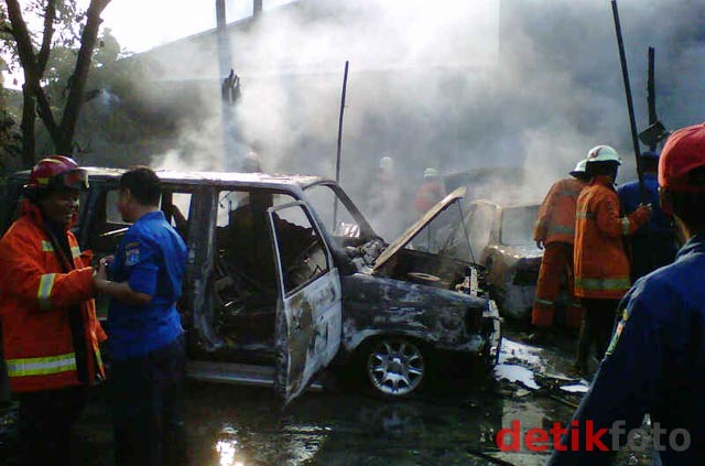 Bengkel Cat Mobil Terbakar