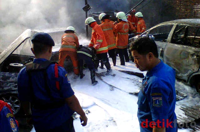 Bengkel Cat Mobil Terbakar