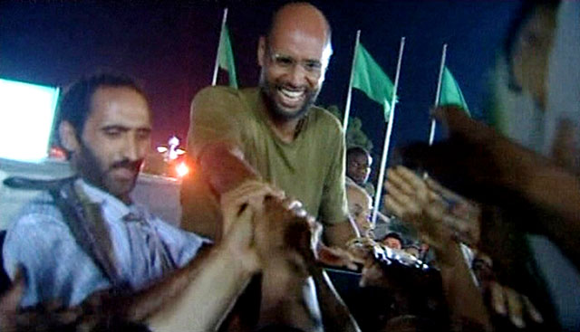 Saif Khadafi Muncul di Depan Pendukung