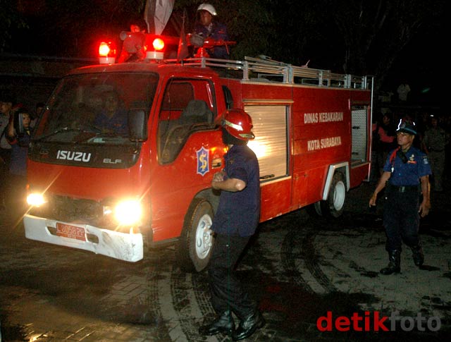 Pasar Loak Surabaya Terbakar