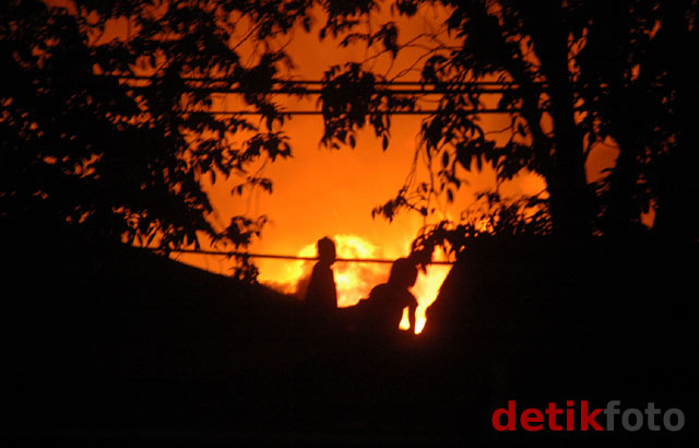 Pasar Loak Surabaya Terbakar