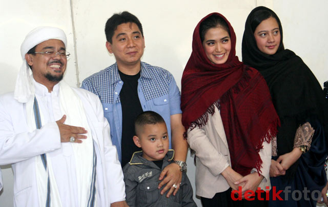 Jessica Iskandar Silaturahmi ke Habib Rizieq