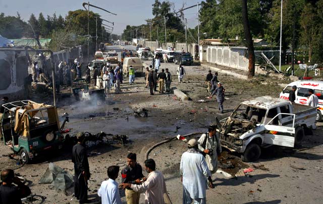 Bom Bunuh Diri Guncang Pakistan