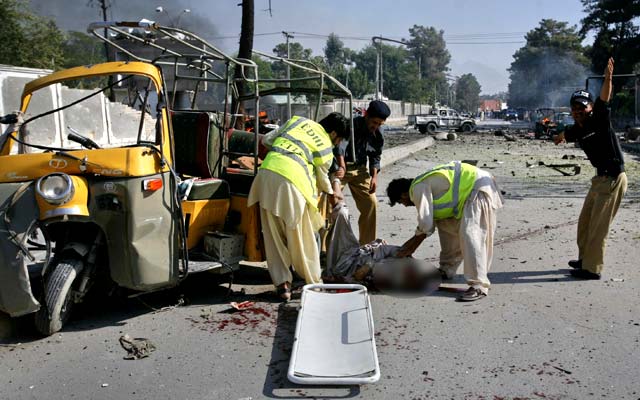Bom Bunuh Diri Guncang Pakistan