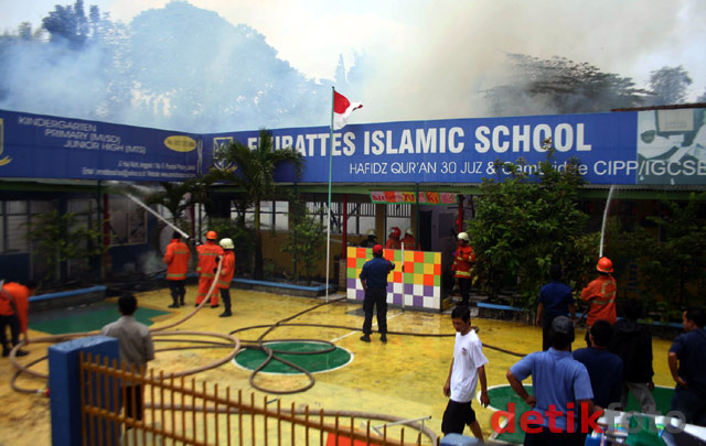 Emirattes Islamic School Terbakar