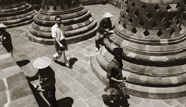 Puncak Stupa Candi Borobudur Dibuka 