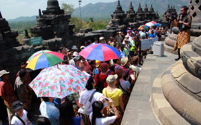 Puncak Stupa Candi Borobudur Dibuka 