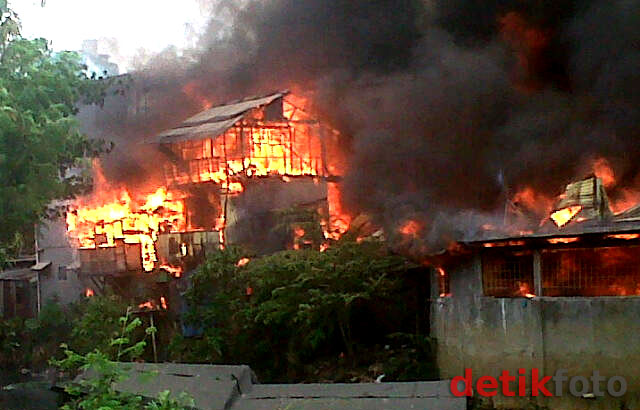 Puluhan Rumah di Benhil Terbakar