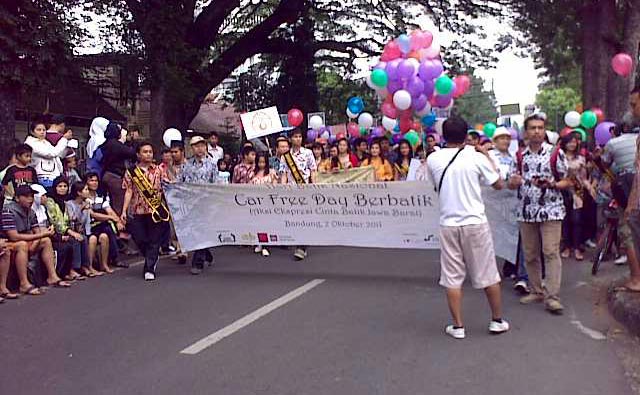 Kampanye Cinta Batik di CFD Dago
