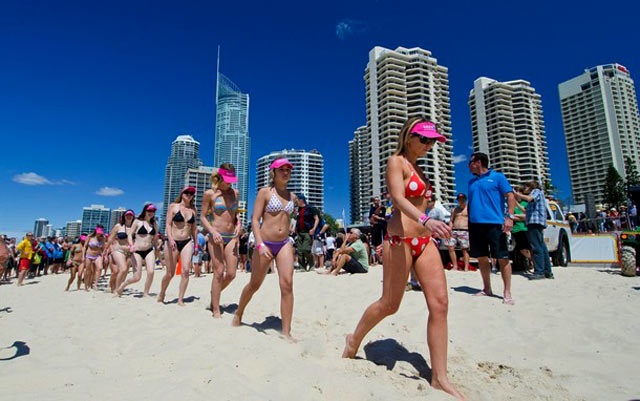 Parade Bikini di Australia Pecahkan Rekor