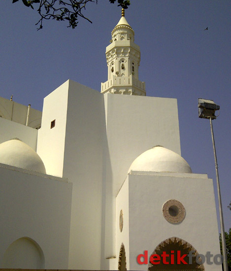 Berkunjung ke Masjid Dua Kiblat