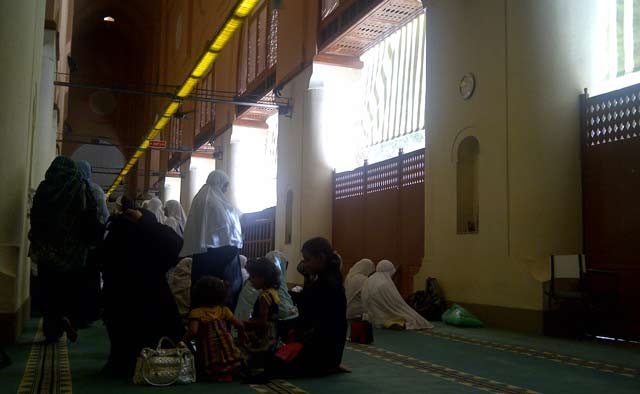 Singgah di Masjid Bir Ali 