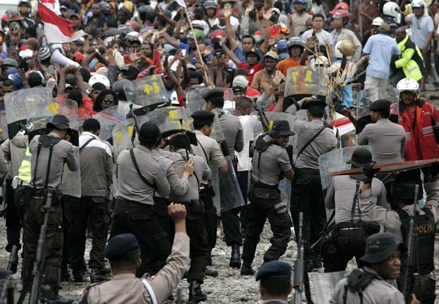 Demo Pekerja Freeport Rusuh, 1 Warga Tewas