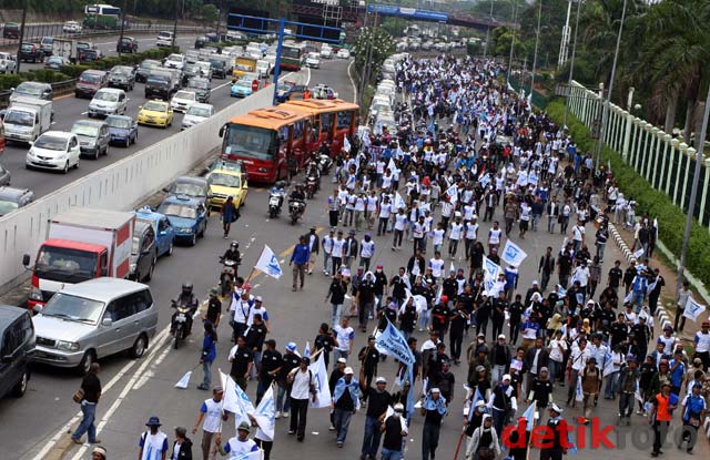 Seribu Buruh Tolak RUU BPJS