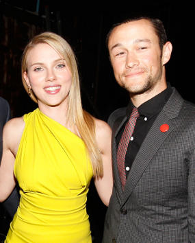 Scarlett Johansson Kepergok Ciuman dengan Joseph Gordon-Levitt | Scarlett Johansson