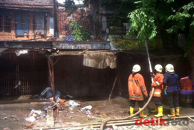 Kebakaran di Jembatan Lima Berhasil Dipadamkan